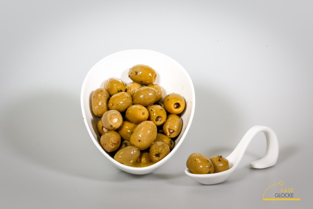 Grüne Oliven gefüllt mit Knoblauch  - Antipasti
