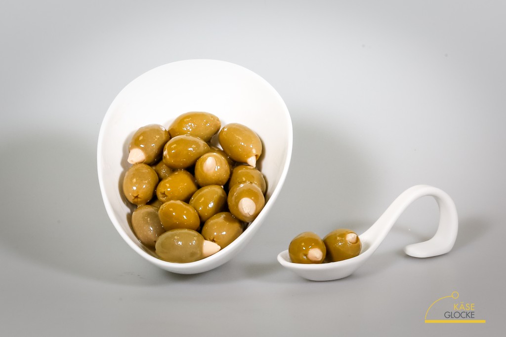 Grüne Oliven gefüllt mit Mandeln - Antipasti